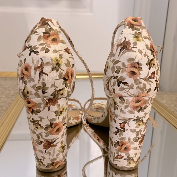 Heels - Picture 3 of 4